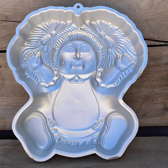 Cabbage Patch Doll Cake Pan - Picture 1 of 2